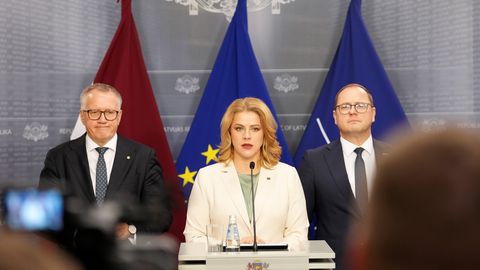 ГЛАВНОЕ ЗА 14 МАЯ ⟩ Падение правительства, дело лесопромышленников и кто победит на выборах в Сейм