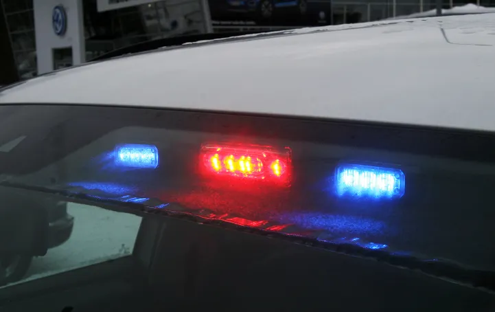 ВИДЕО В Йыхви пьяный водитель, проигнорировавший знак STOP, пытался ...