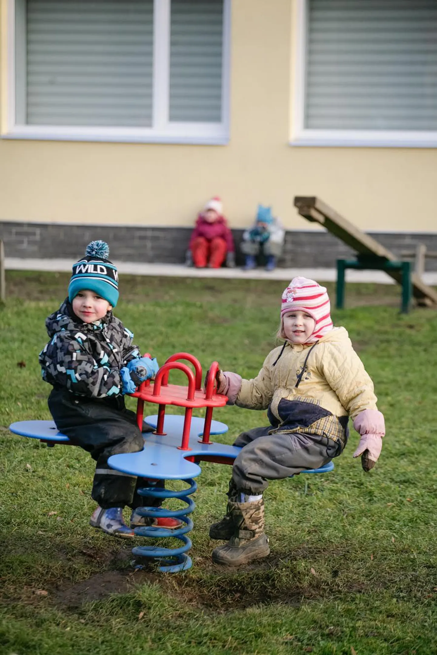 Eile Türi-Alliku lasteaias lustinud mudilased ei tea kohamaksu omaosaluse tõusust midagi, kuid nende vanematele tähendab see, et üks arve kallineb järgmisest aastast 56 protsenti.