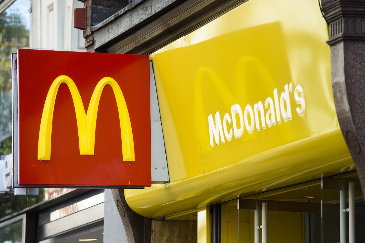 Väikelinna elanikud ei soovi McDonald'si restorani avamist.