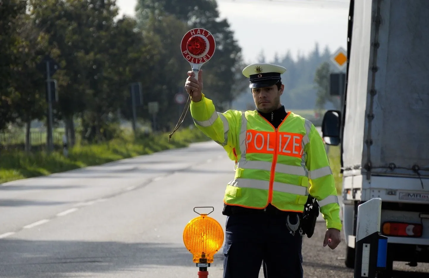 Politseinik Saksa-Taani piiril. Foto on illustratiivne.