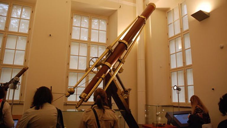Tartu observatorijas muzeja lepnums - "Zeiss" firmas teleskops, ar kura palīdzību zvaigznes pētīja 19.gadsimtā. Bet, pēc muzeja darbinieku domām, teleskops darbotos arī tagad 
