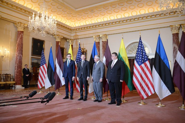 Välisminister Sven Mikser, Läti välisminister Edgars Rinkēvičs, Leedu välisminister Linas Linkevičius ja USA välisminister Rex Tillerson.