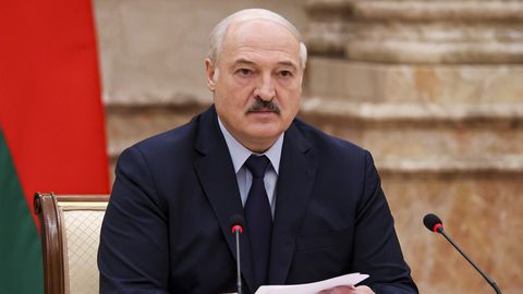 НАТО: Лукашенко подвергает риску жизни мигрантов