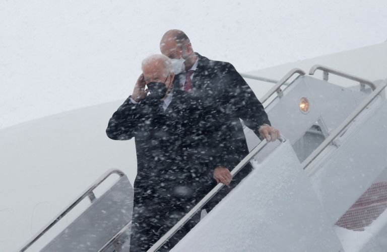 USA presidendi Joe Bideni (ees) lennuk maandus 3. jaanuaril Marylandis Andrewsi õhujõudude baasis lumetormis