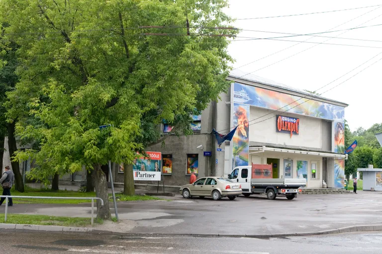 Endise Rahu kino esine plats.