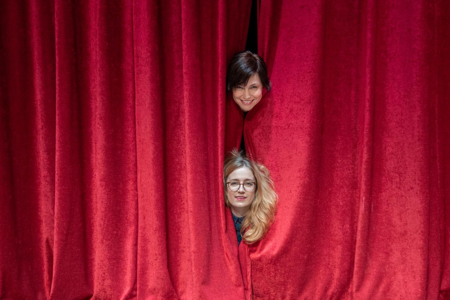 Lavastajad Liis Aedmaa ja Laura Kalle teevat teatrit teatrist.