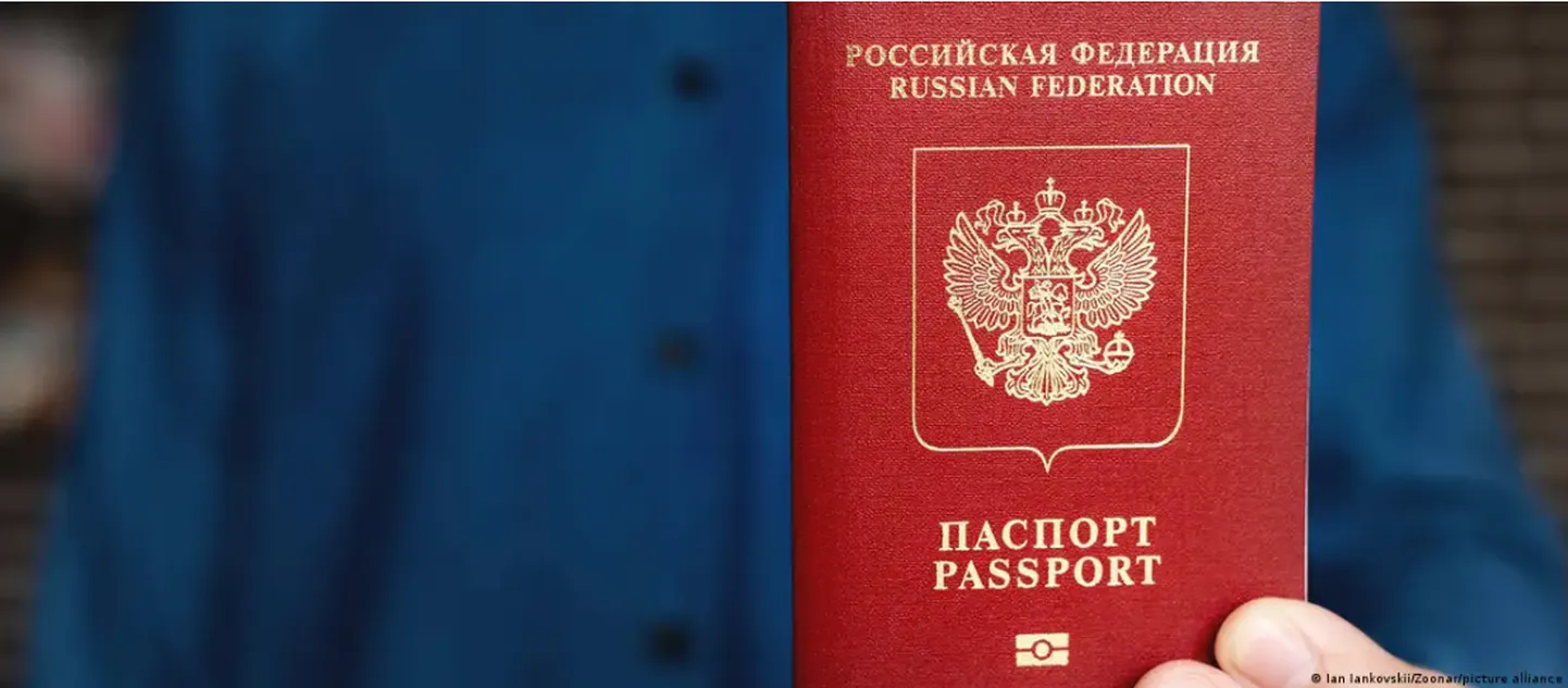 Россиян обязали сдавать загранпаспорта в случае запрета на выезд