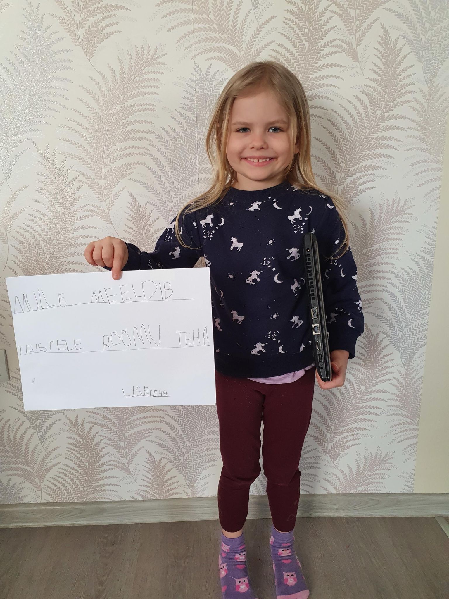 Nelja-aastane Lisete Saks kinkis laupäeval oma arvuti suurele perele, kellel seda tema arvates on rohkem vaja.
Erakogu