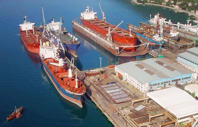 Концерн BLRT Grupp приобрел у верфи Adriatic Shipyard Bijela в Черногории плавучий док. Фото: BLRT Grupp.