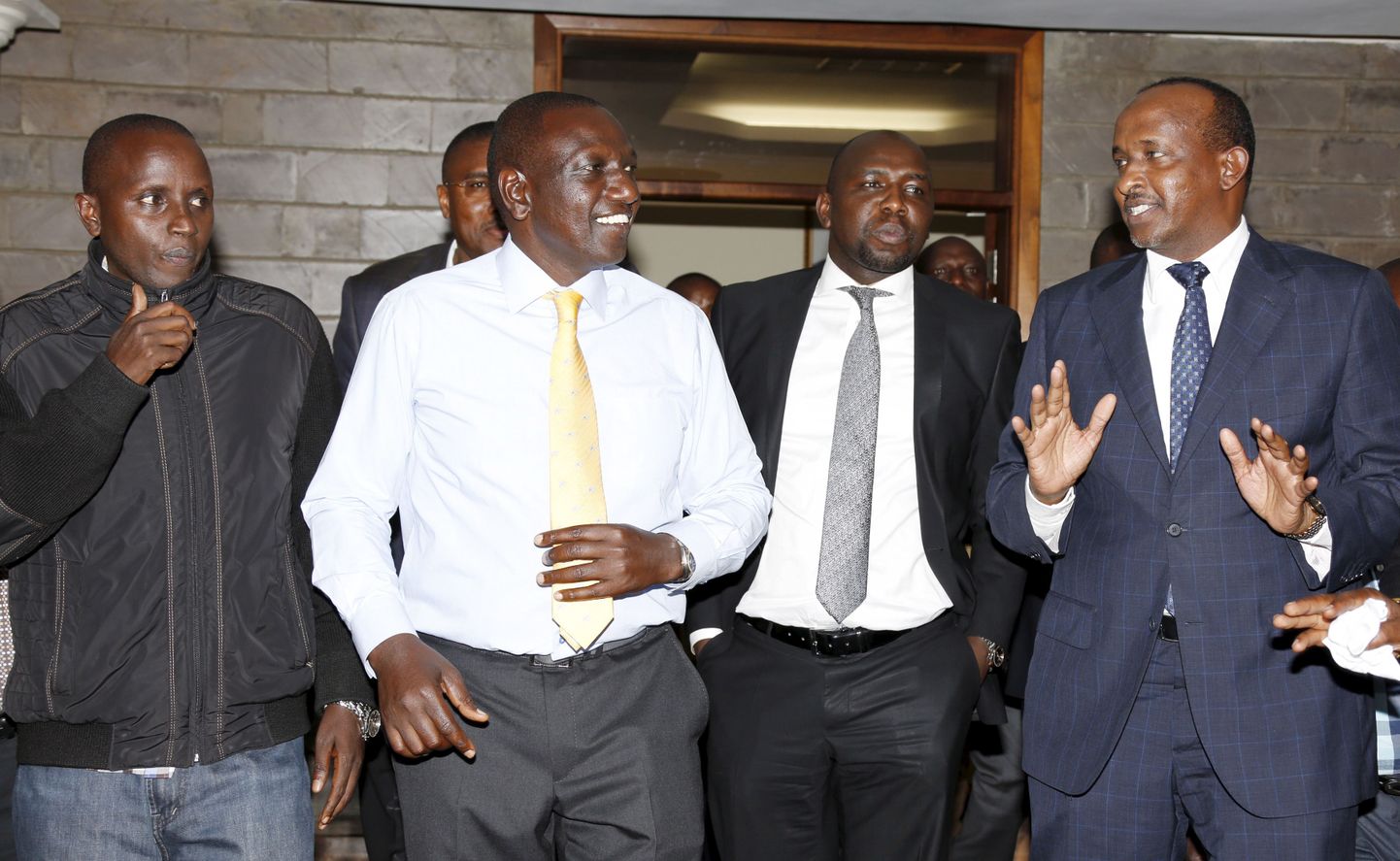 Keenia asepresident William Ruto ja tema toetajad rõõmustavad pärast kohtuasja hülgamist.