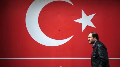 Türgi parlamendile esitati presidendi volitusi laiendav seadus