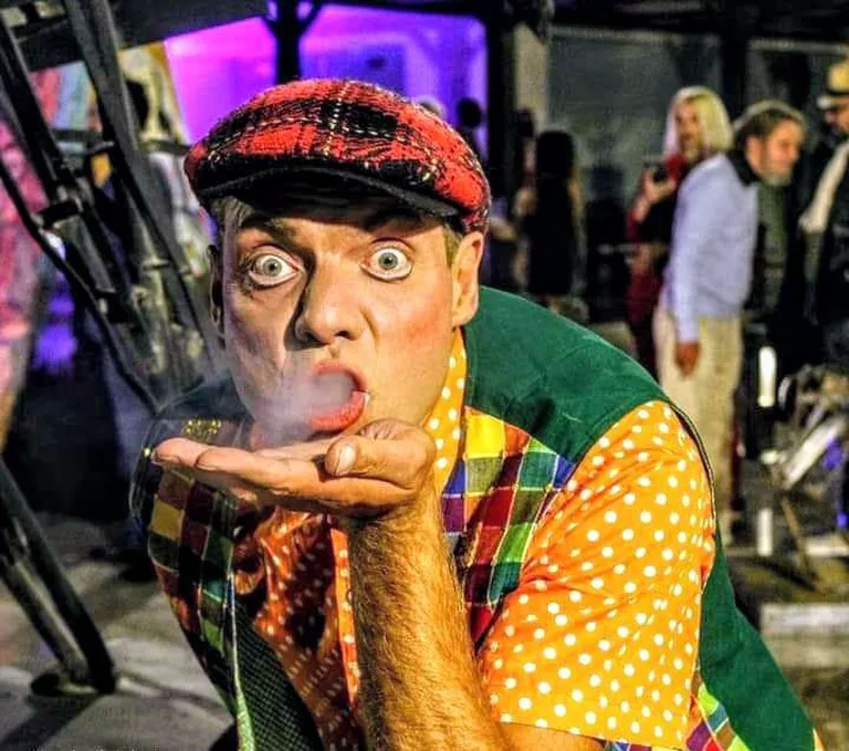 Kuulus kloun ja võlur Rocki oskab üllatada nii lapsi kui ka täiskasvanuid.