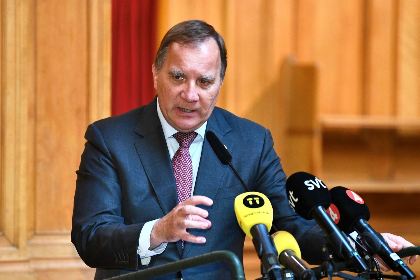 Rootsi peaminister Stefan Löfven juuni lõpus pressikonverentsil. Pärast umbusaldamist valiti Löfven taas riiki juhtima.