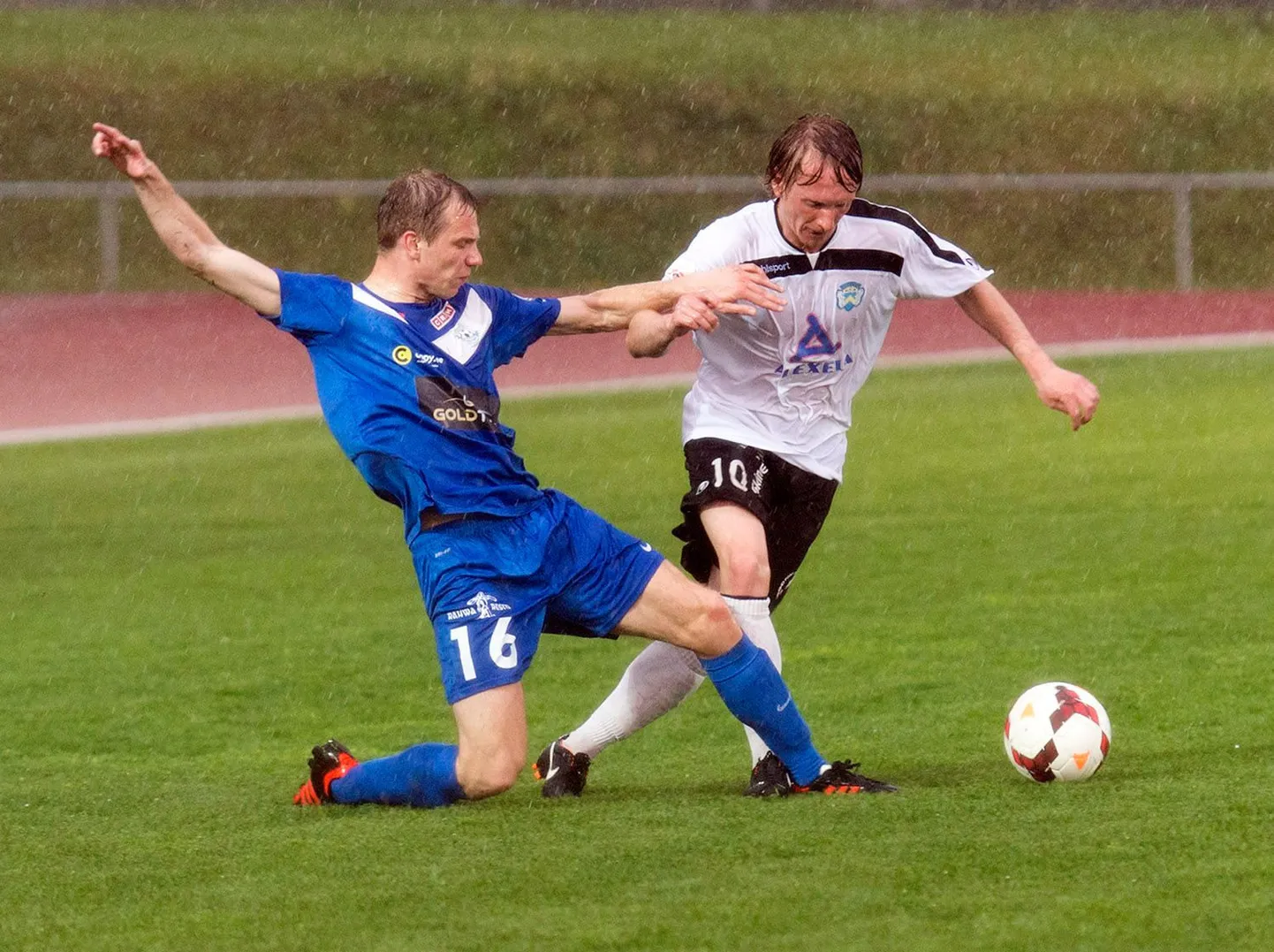 Sillamäe Kalevi mängumees Daniil Ratnikov (paremal)