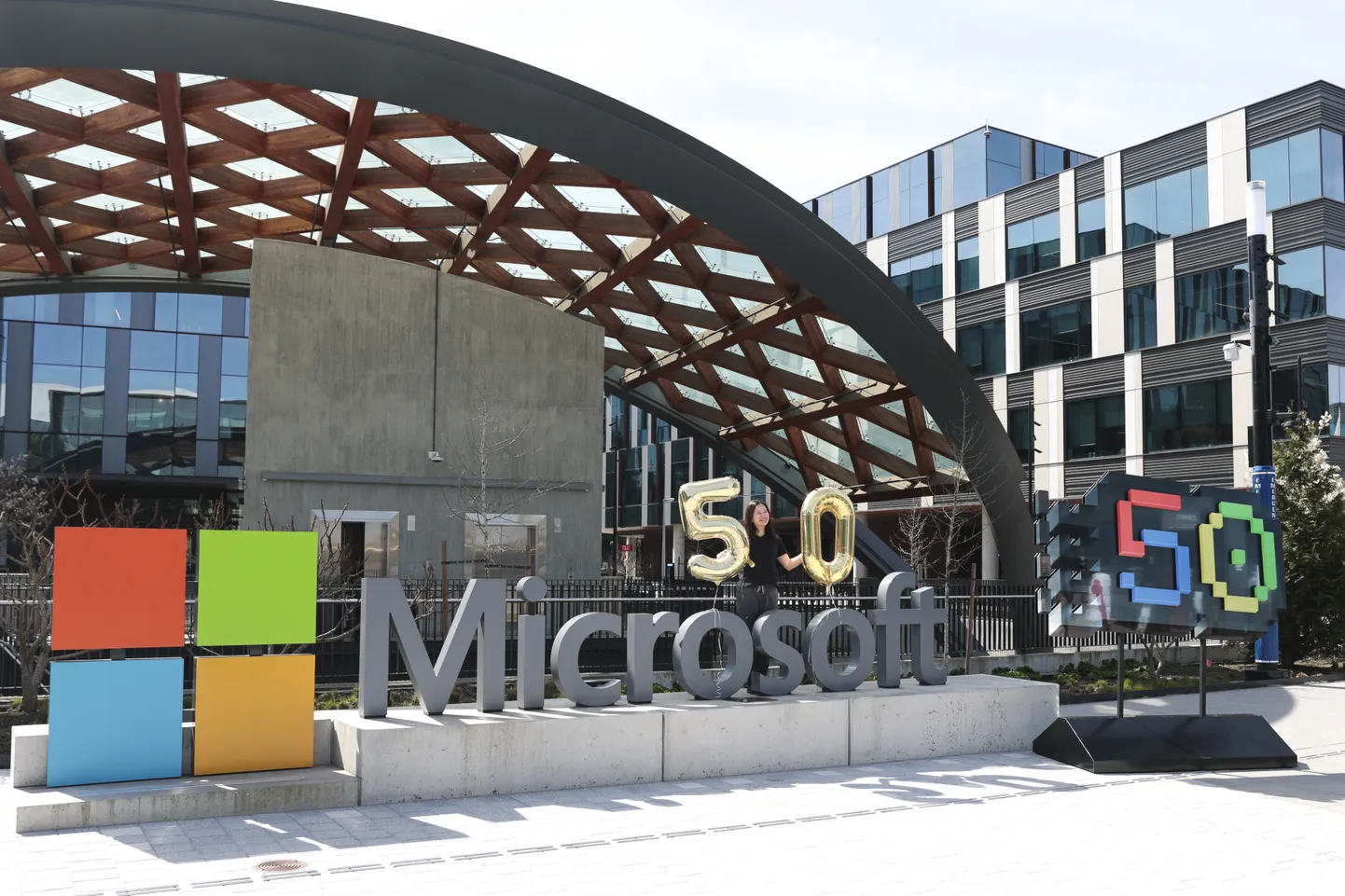 Microsoft tähistas 4. aprillil 2025 oma 50. sünnipäeva Redmondis, Washingtonis asuvas peakorteris