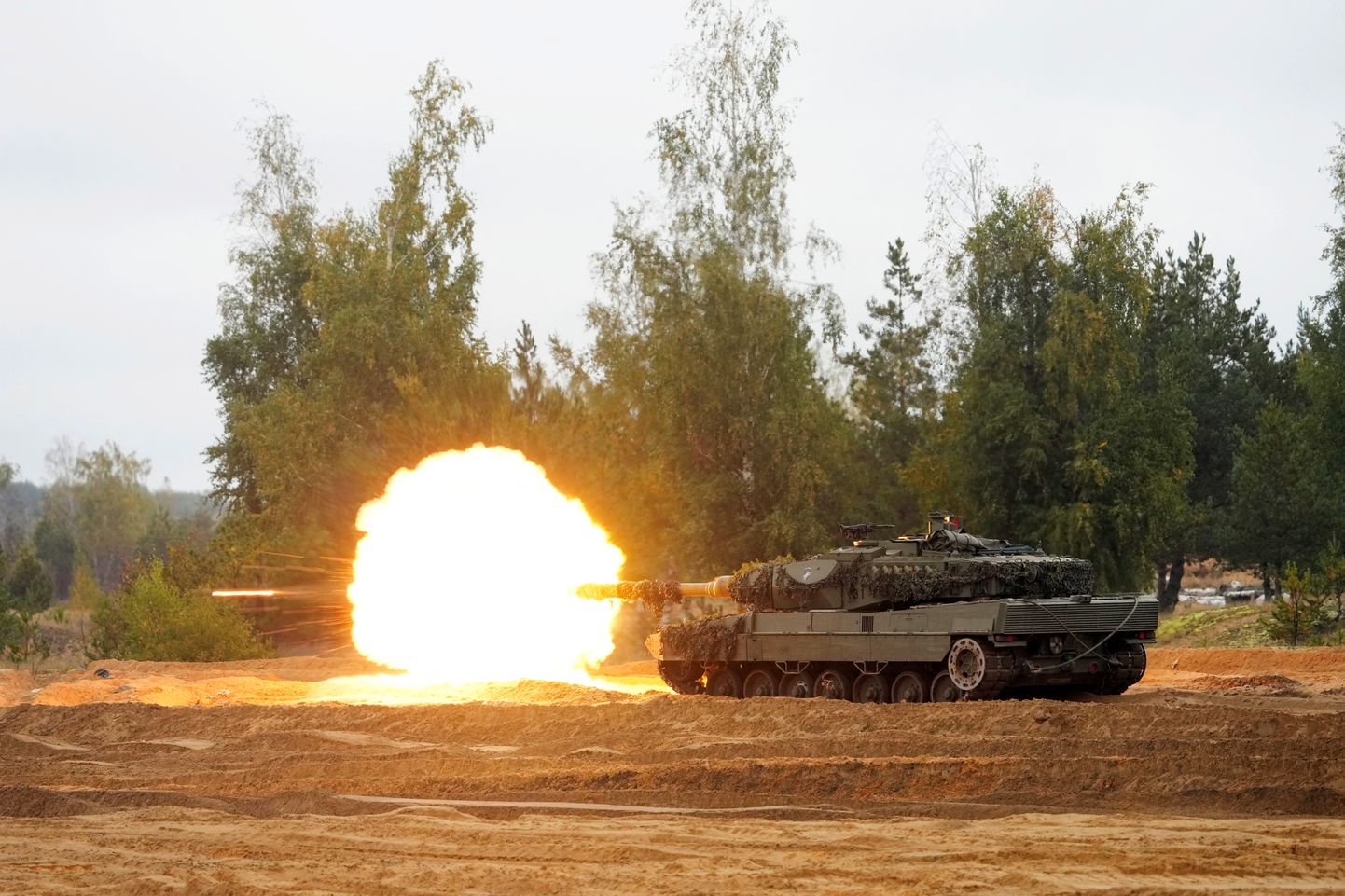 Vācijas tanks "Leopard 2".