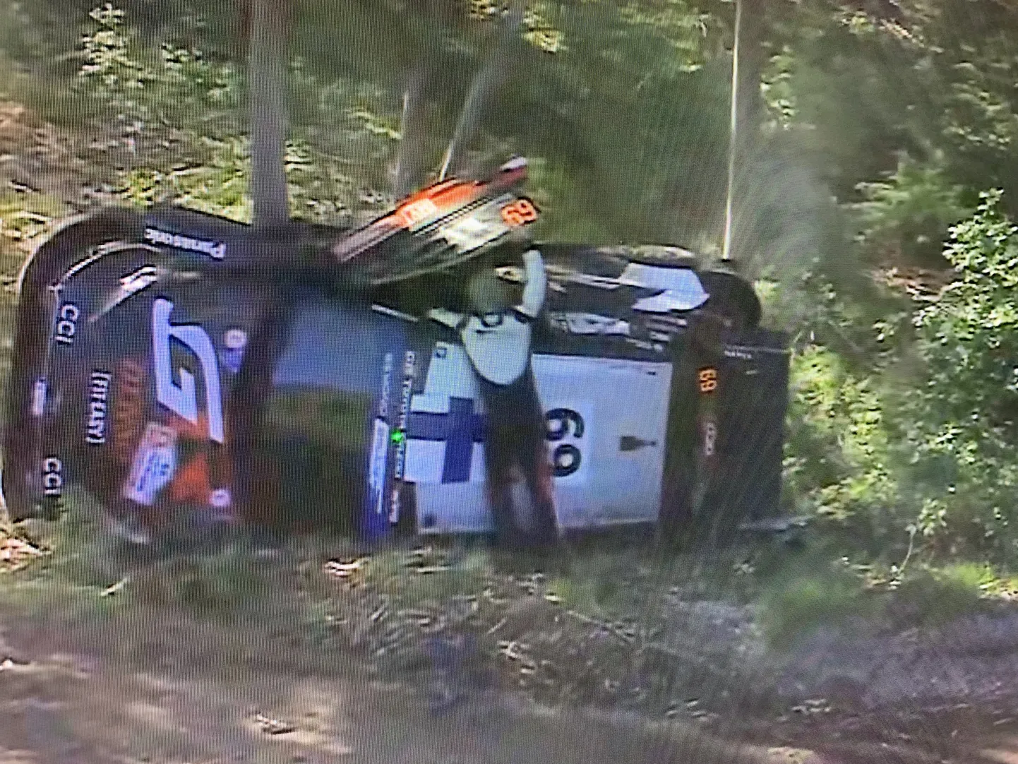 Kalle Rovanperä keeras auto külili.