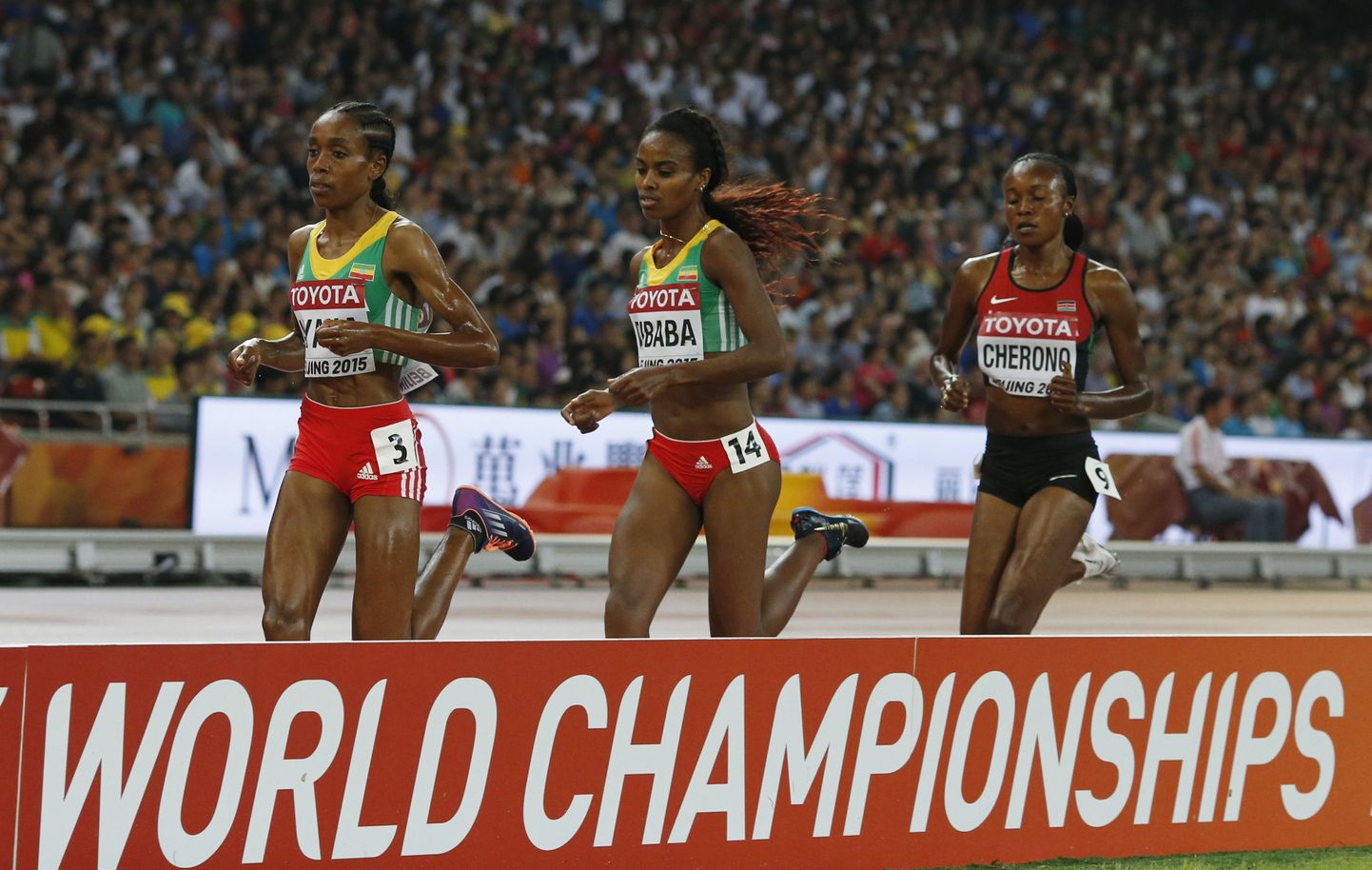Naiste 5000 meetri jooksu maailmameister Almaz Ayana (vasakult), pronksmedali saanud Genzebe Dibaba ja viienda kohaga leppima pidanud Mercy Cherono.