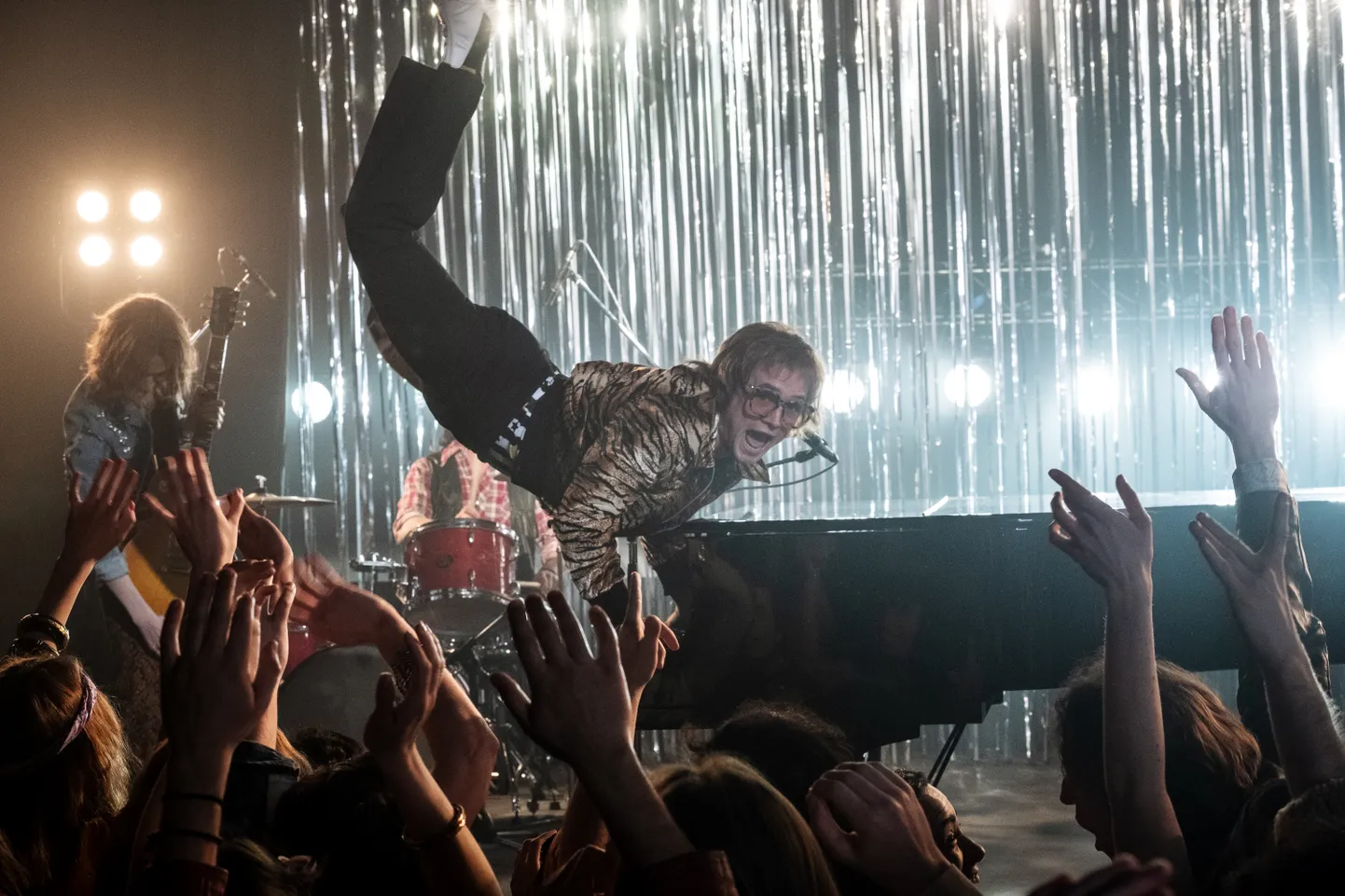 Taron Egerton kehastamas Elton Johni filmis «Rocketman»