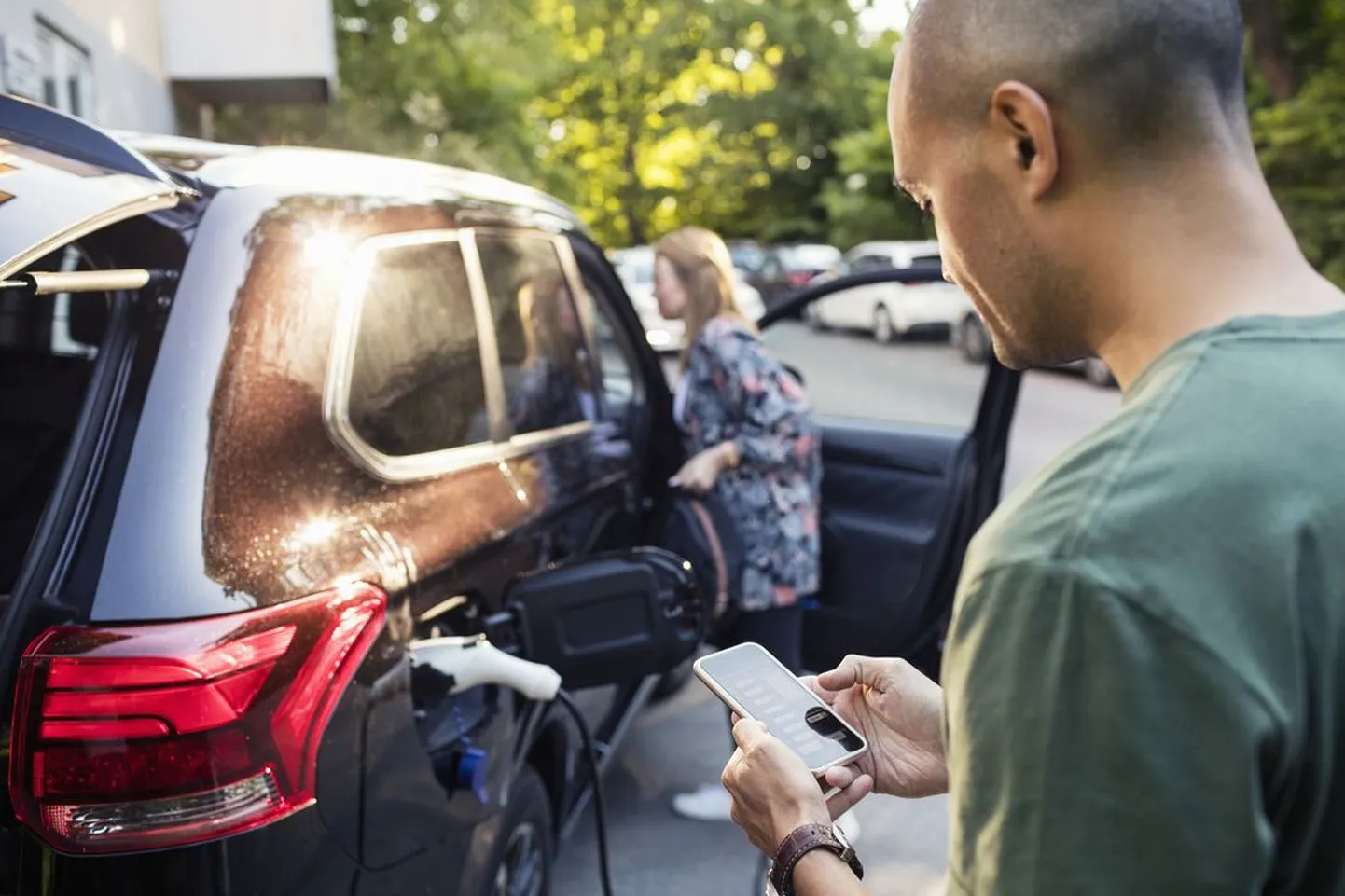 Elektriautodeks valmisolek on olemas, kuid hind veel takistab, selgus uuringust.