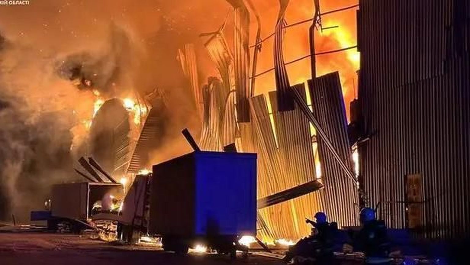 Дроны пролетели над центром Львова, а пожары в результате попаданий возникли на промышленных складах