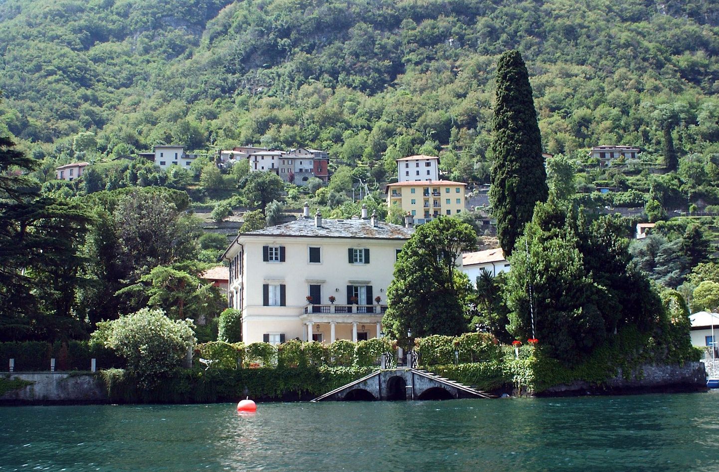 George Clooney villa Oleandra ja Como järv