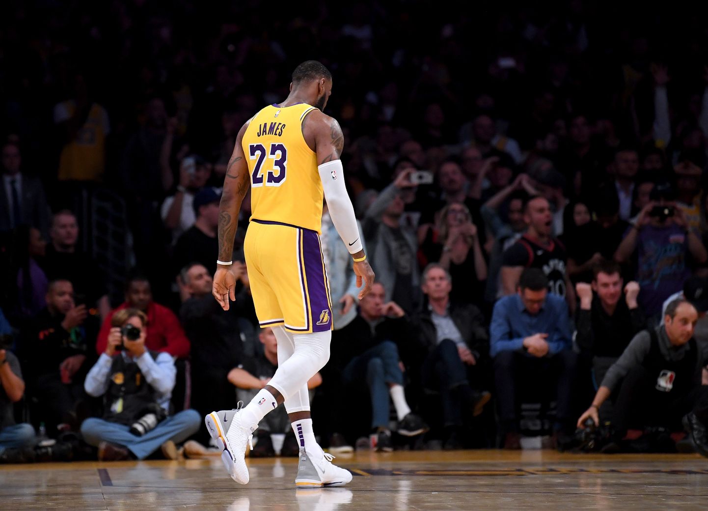 LeBron James ja Los Angeles Lakers on alustanud hooaega kolme järjestikuse kaotusega.