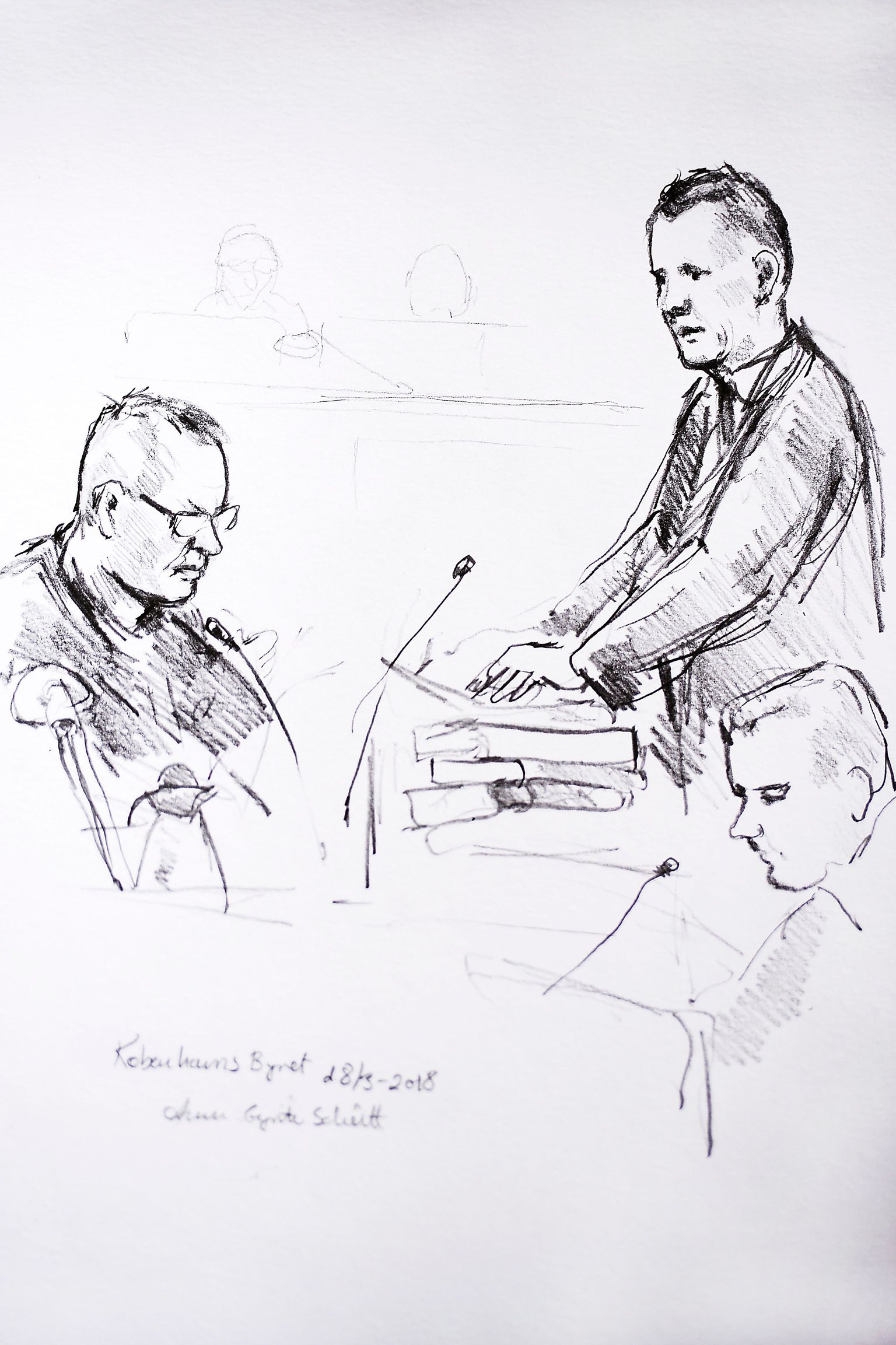 Kohtus tehtud joonistusel on kujutatud süüdistatavat leiutajat Peter Madsenit (vasakul) ning prokuröri Jakob Buch-Jepsenit (seisab) protsessi esimesel päeval Kopenhaageni kohtumajas.