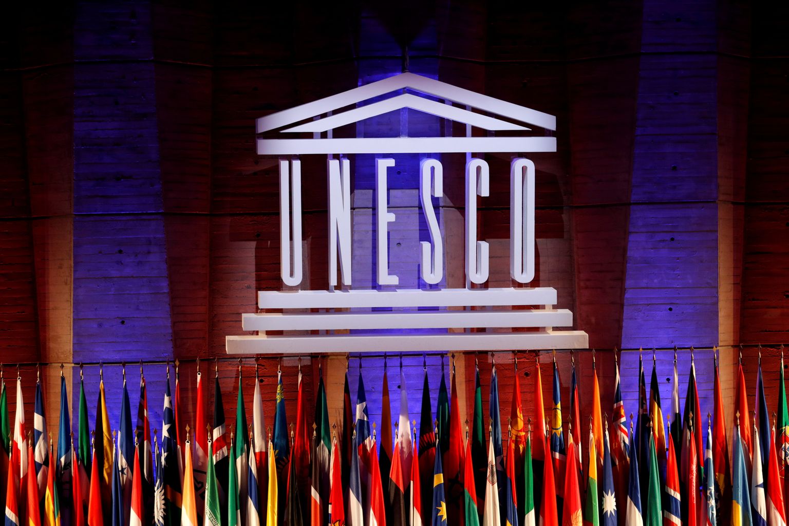 Ühinenud Rahvaste Hariduse, Teaduse ja Kultuuri Organisatsiooni (UNESCO) logo.