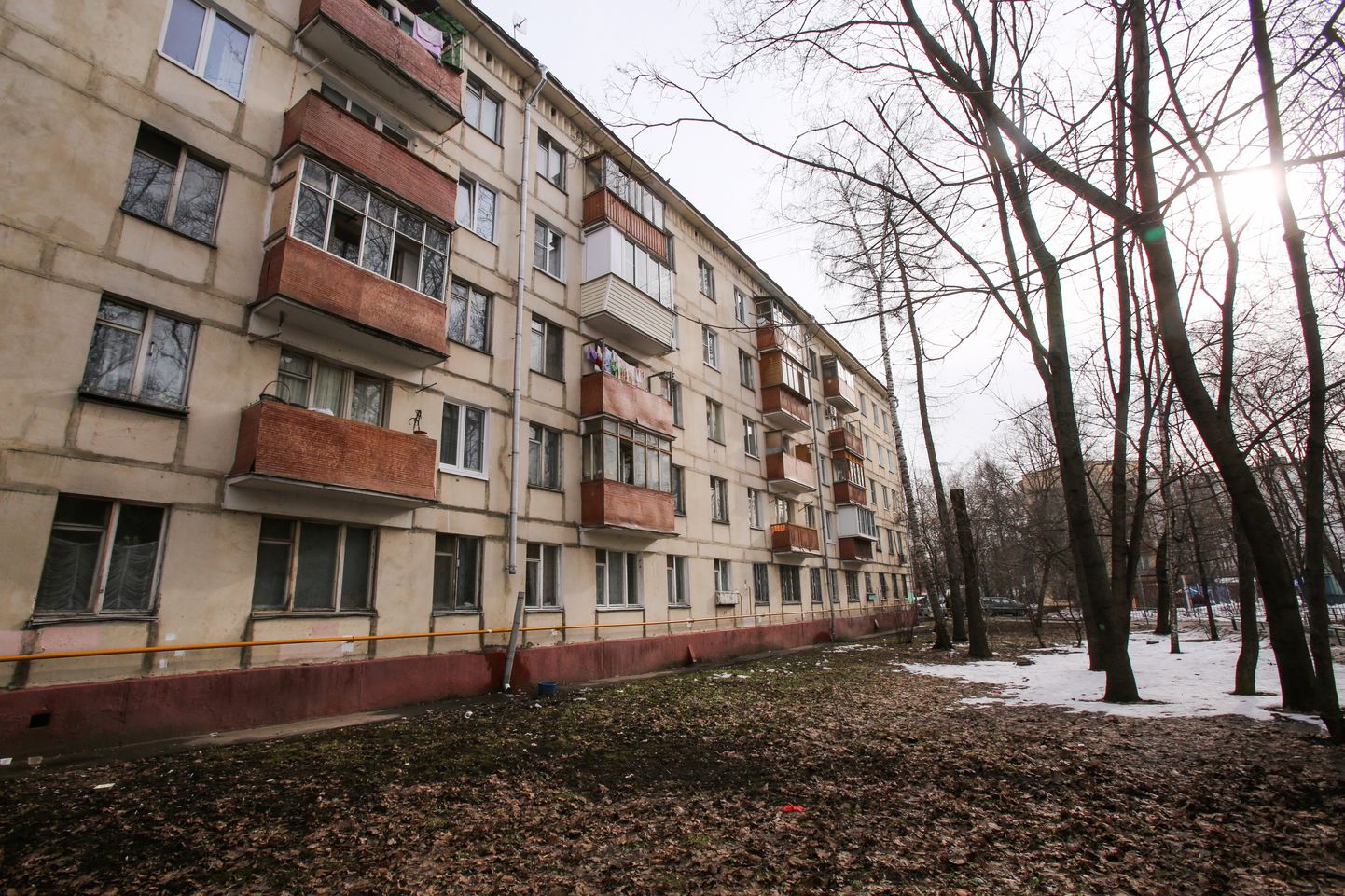 MOSCOW, RUSSIA - FEBRUARY 28, 2017: A five-storey residential building, a Khrushchyovka, developed in the 1950s when Nikita Khrushchev was in power in the USSR, in a street in Moscow. Russian President Vladimir Putin has asked Moscow Mayor Sergei Sobyanin to demolish all Khrushchyovka buildings in Moscow. Andrei Makhonin/TASS