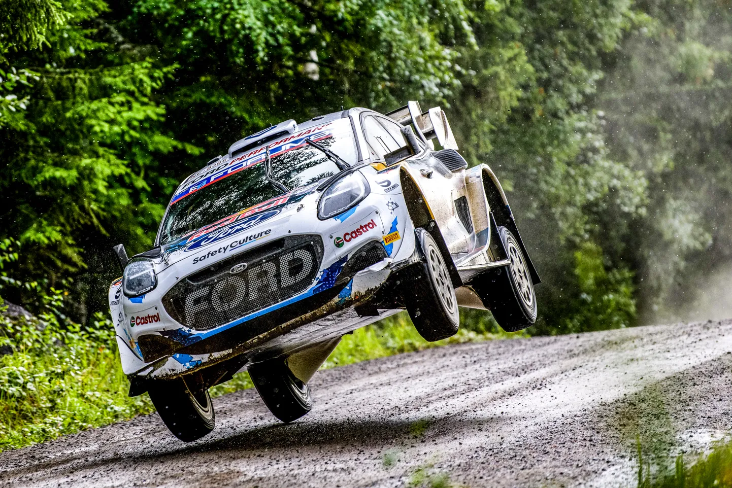 Adrien Fourmaux Ford Puma Rally1-autoga Soome rallil.