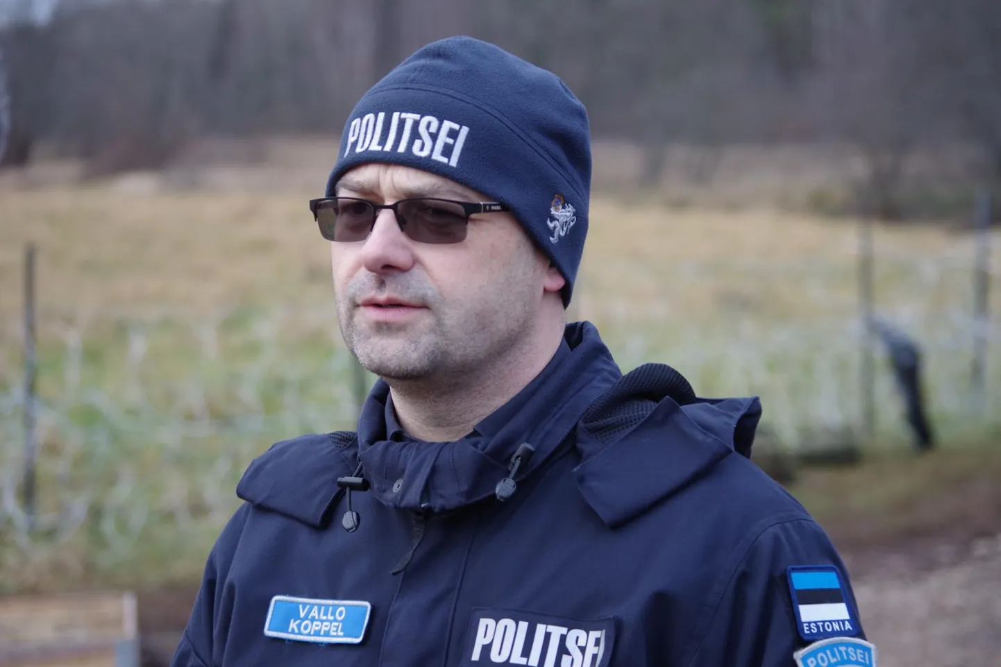 PPA Lõuna prefekt Vallo Koppel ajutise piiritara paigaldamisel.