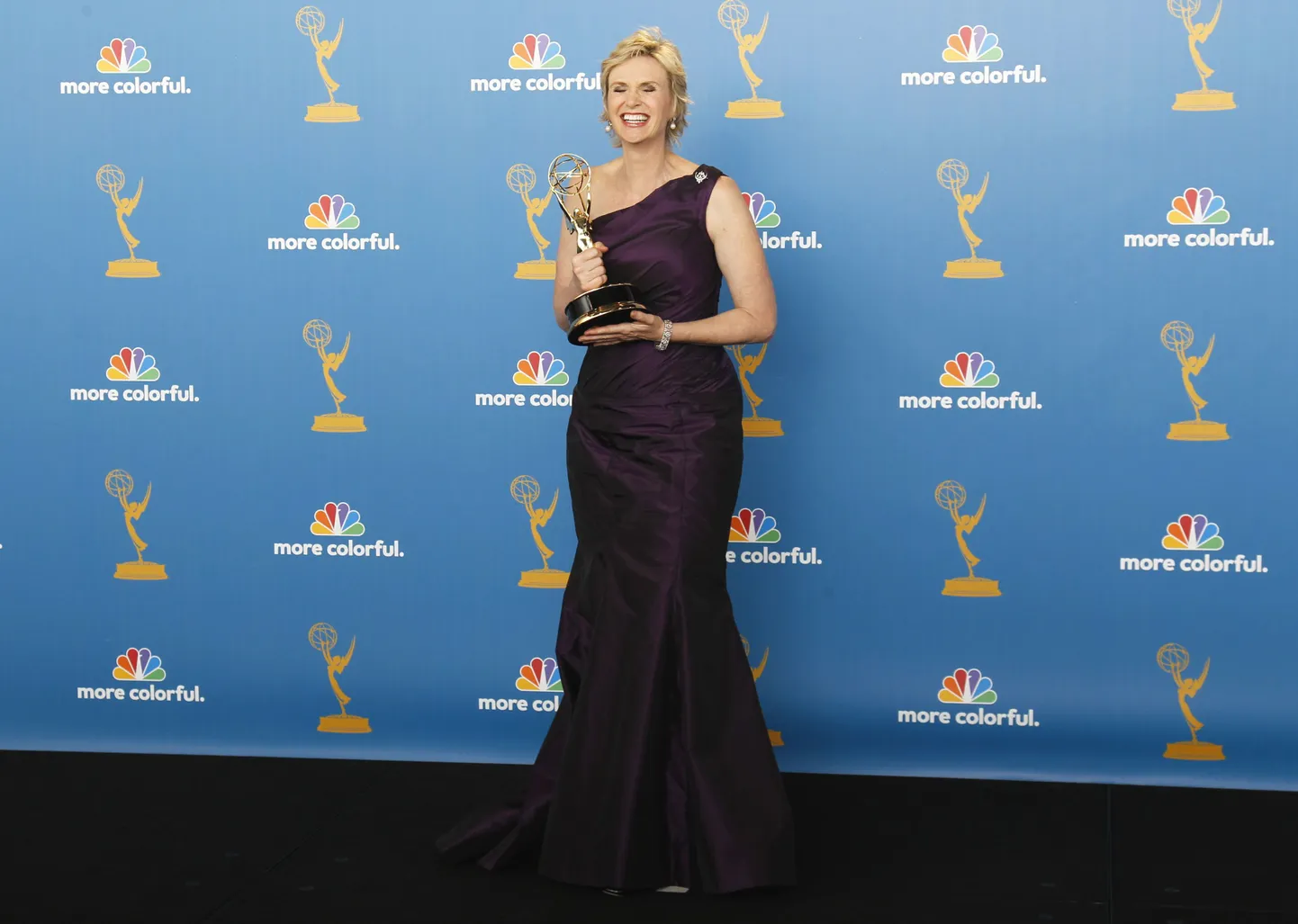 Jane Lynch sai Emmy kui parim naiskõrvalosatäitja komöödiaseriaalide kategoorias