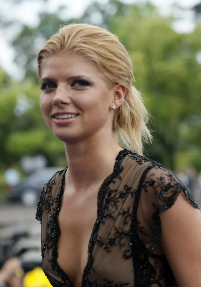 Сұлтанның кәнизактары Кәремнің порносы