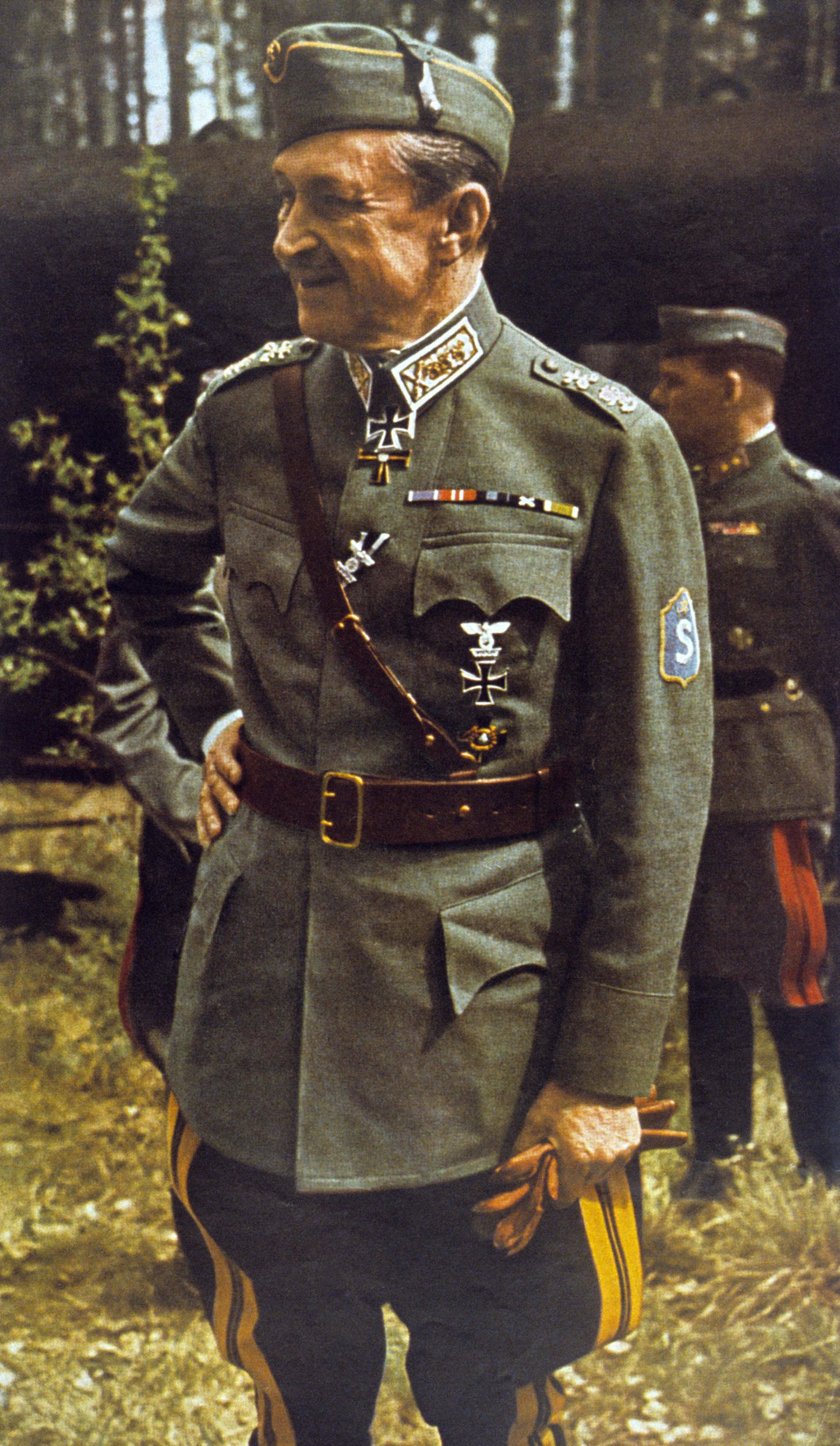 Talvesõja ajal oli Mannerheim Soome kaitsejõudude juhataja, marssali tiitli sai 1942. aastal. 
Perioodiks 1944–1946 sai Mannerheimist eriseadusega ka Soome president. Teise maailmasõja lõppedes oli üleval ka oht, et Nõukogude Liit võib nõuda Mannerheimi karistamist sõjakurjategijana, kuid seda suudeti siiski vältida.