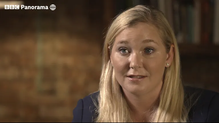 Virginia Giuffre esines 2019. aasta detsembris BBC saates Panorama, kus ta rääkis Jeffrey Epsteini seksiimpeeriumist ja enda meelitamises sinna seksiorjaks