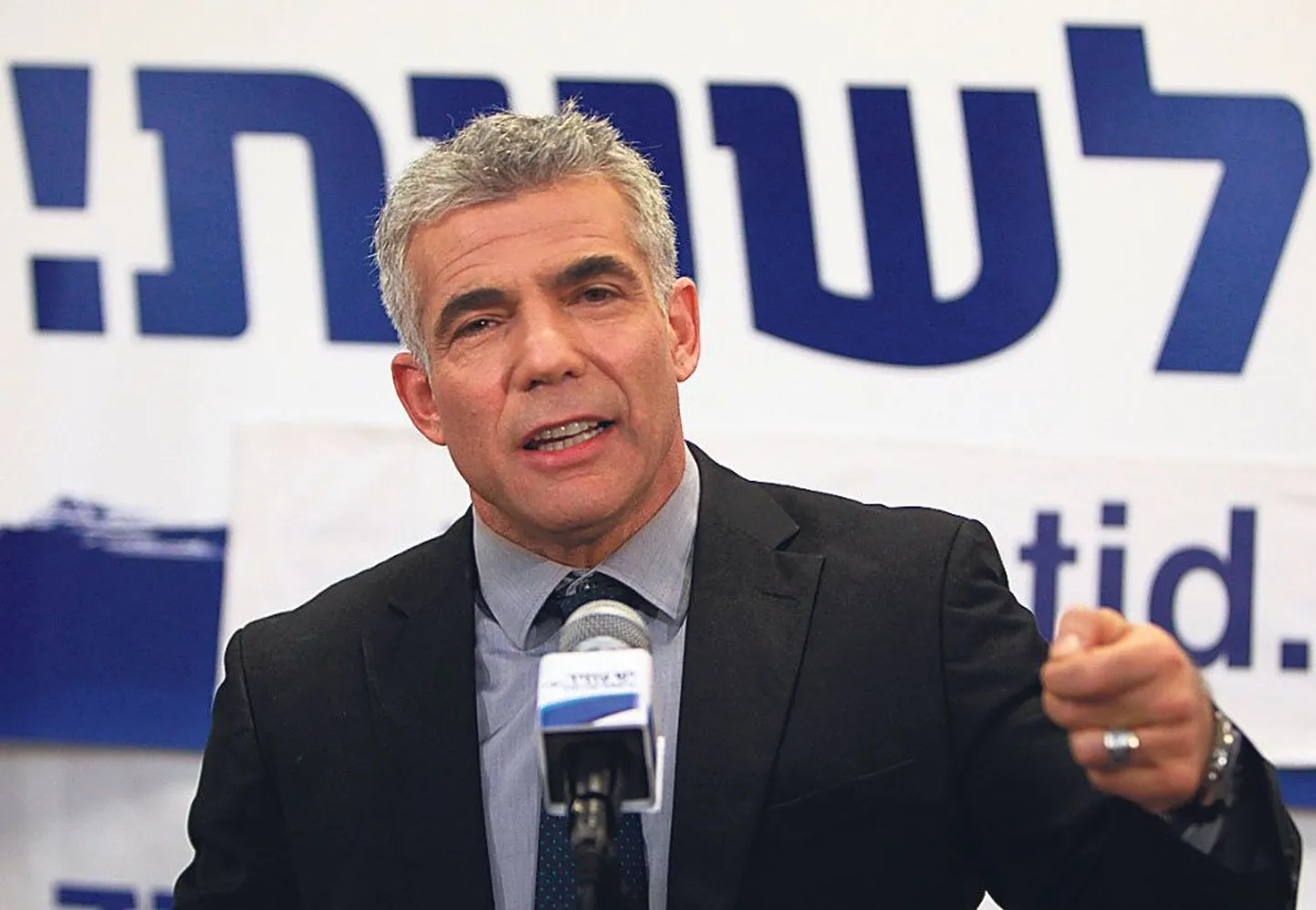 Yair Lapid sööstis uustulnukana Iisraeli poliitikataevasse ja jääb oodata, kuidas ta end kehtestab.