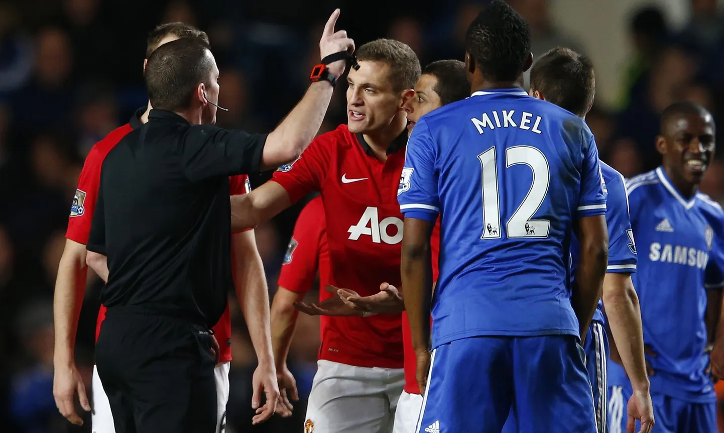 Nemanja Vidic (keskel).