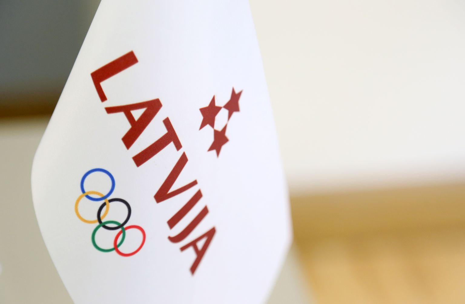 Latvijas Olimpiskās komitejas (LOK) karogs