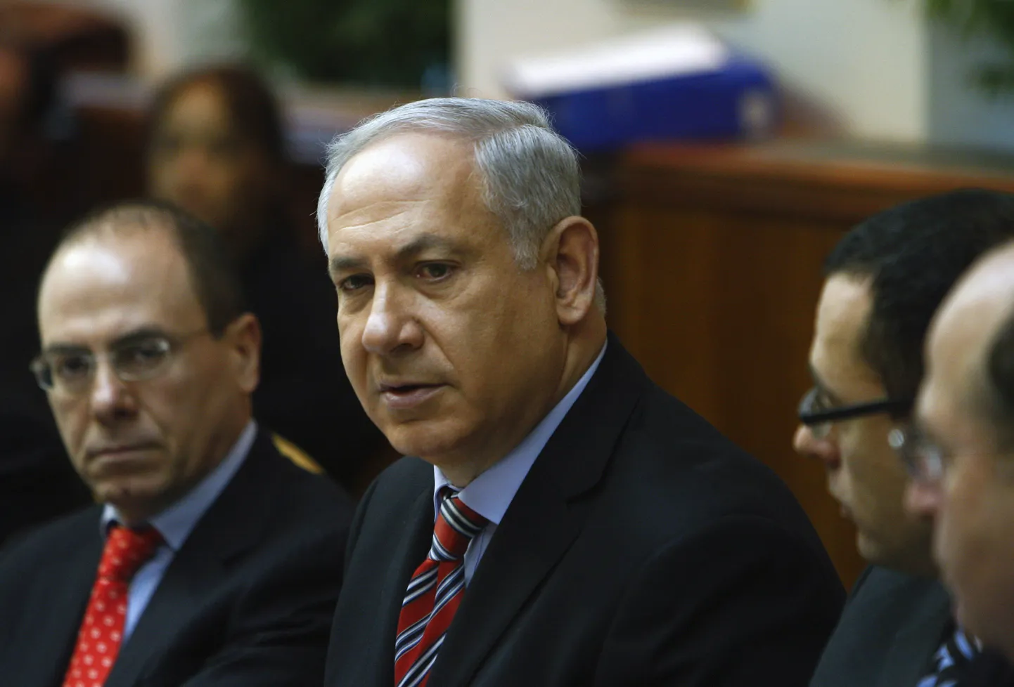 Iisraeli peaminister Benjamin Netanyahu (keskel) valitsuskabineti iganädalasel arutelul.