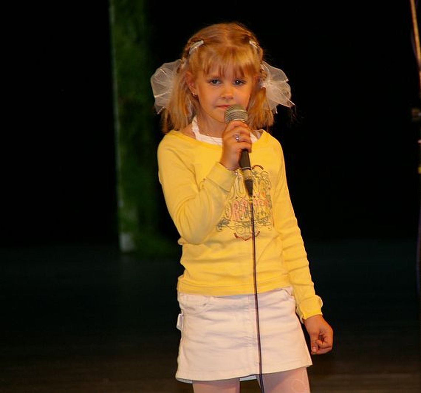 Elizabeth Kattai oli lauluga "Väike plika" 5-6aastaste vanusegrupis parim, esikoht viib ta "Laulukarussellile".