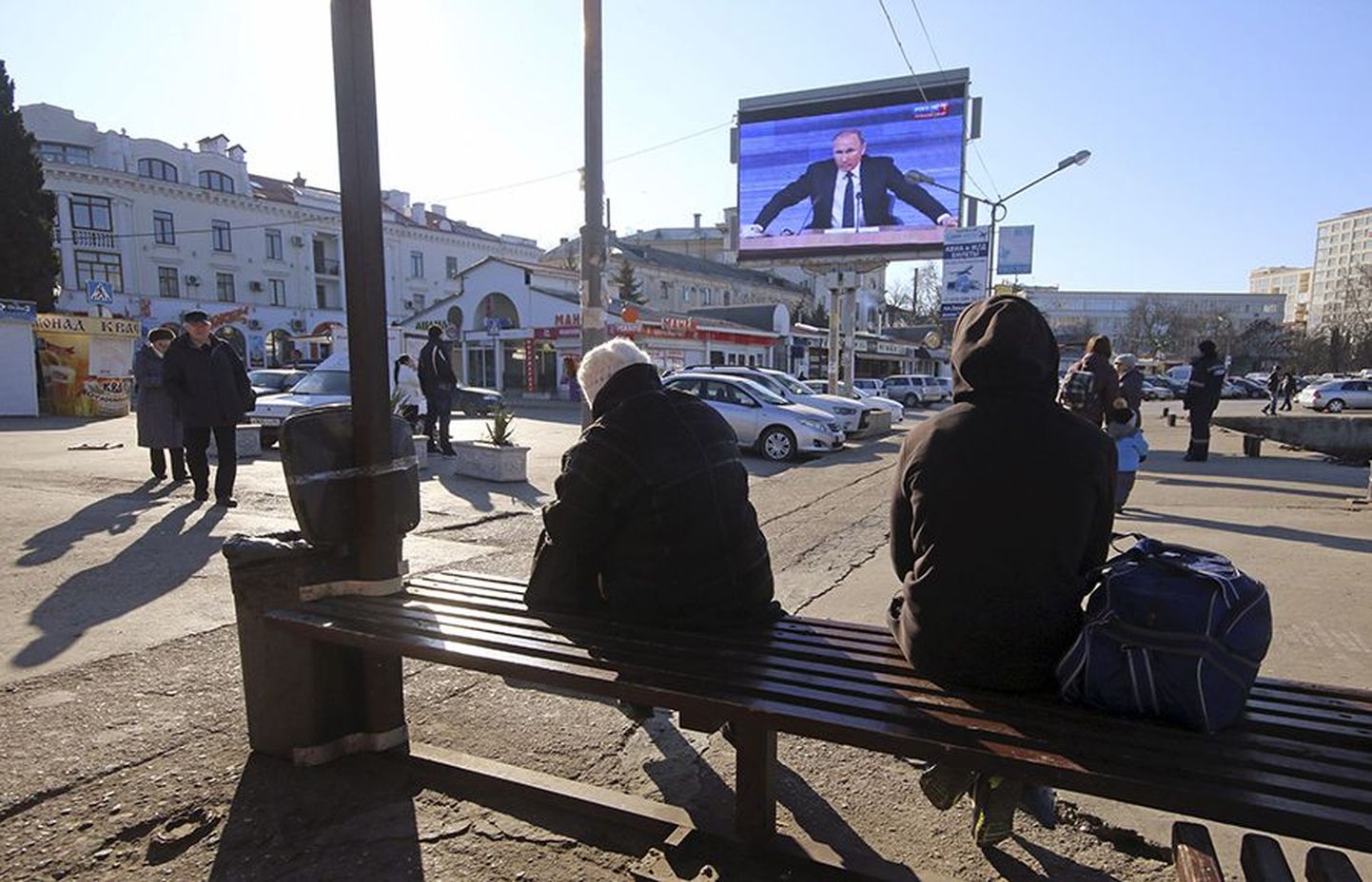 Argipäev Krimmis. Foto on tehtud Sevastopolis eelmise aasta lõpus, kui Venemaa president Vladimir Putin pidas Moskvas aastalõpukõnet. Suurtel väliekraanidel jõudis sündmus ka Krimmi.
