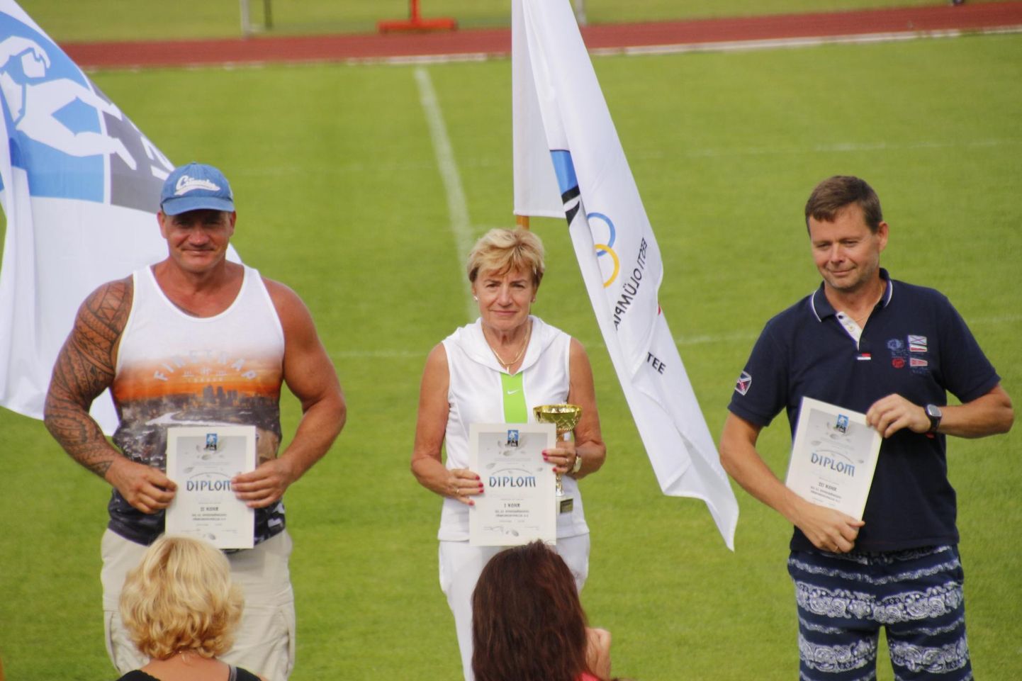 Pärnumaa spordiveteranide koondis saavutas esimeses grupis 141 punktiga esikoha. Keskel Pärnumaa esindaja Kaiu Kustasson.
