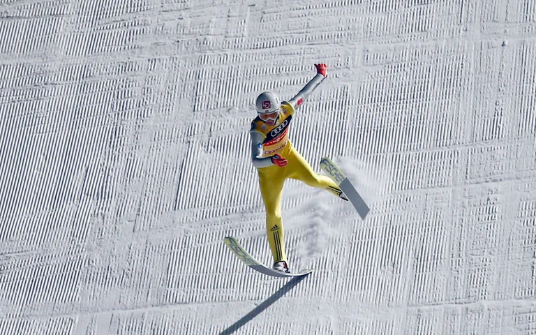 Daniel Andre Tande viimasel hüppel. Foto: REUTERS/Dominic Ebenbichler/SCANPIX