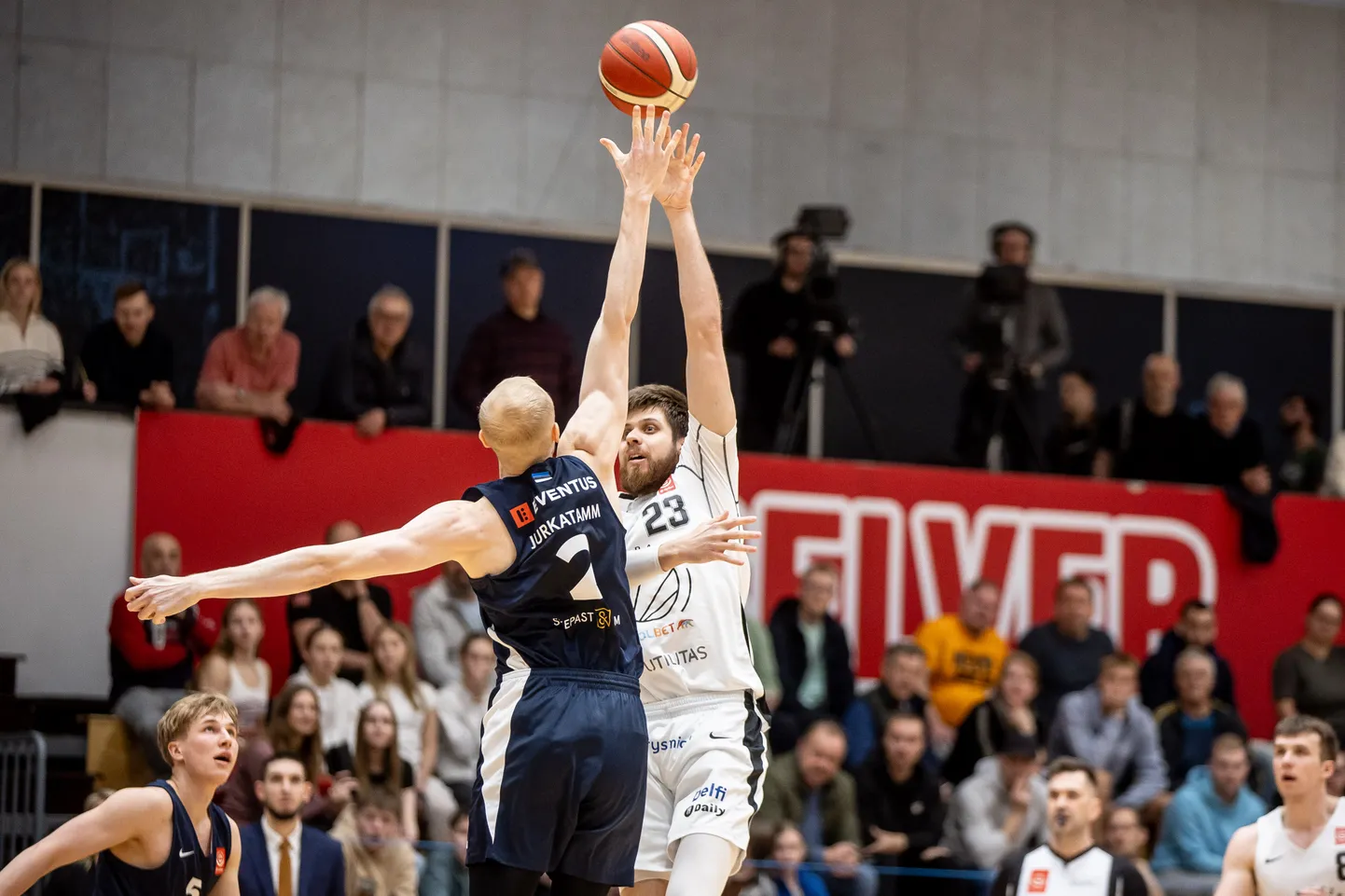 TalTechi spordihoone seinad on eelmistes ülikooliderbides Tartu Ülikool Maks & Mooritsa vastu pandud proovile. Kas mais saadakse hakkama järgmise publikurekordiga?