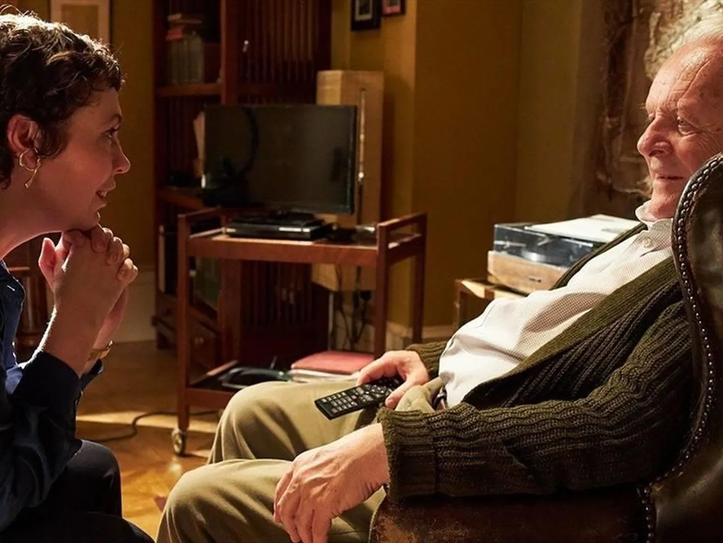 Olivia Colman ja Anthony Hopkins filmis "Isa".
