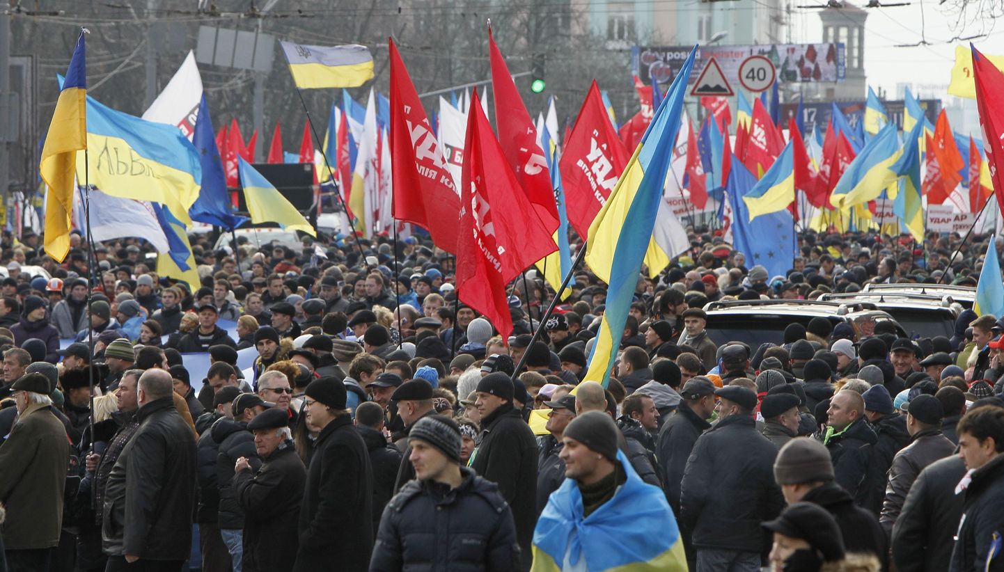 Сторонники евроинтеграции Украины вернулись на Майдан Незалежности в Киеве.