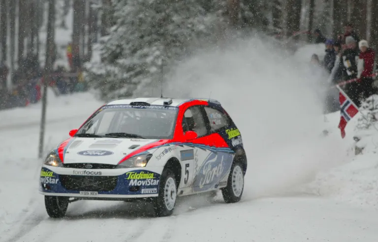 Colin McRae Ford Focusel 2002. aastal Rootsi ralli avapäeval. 