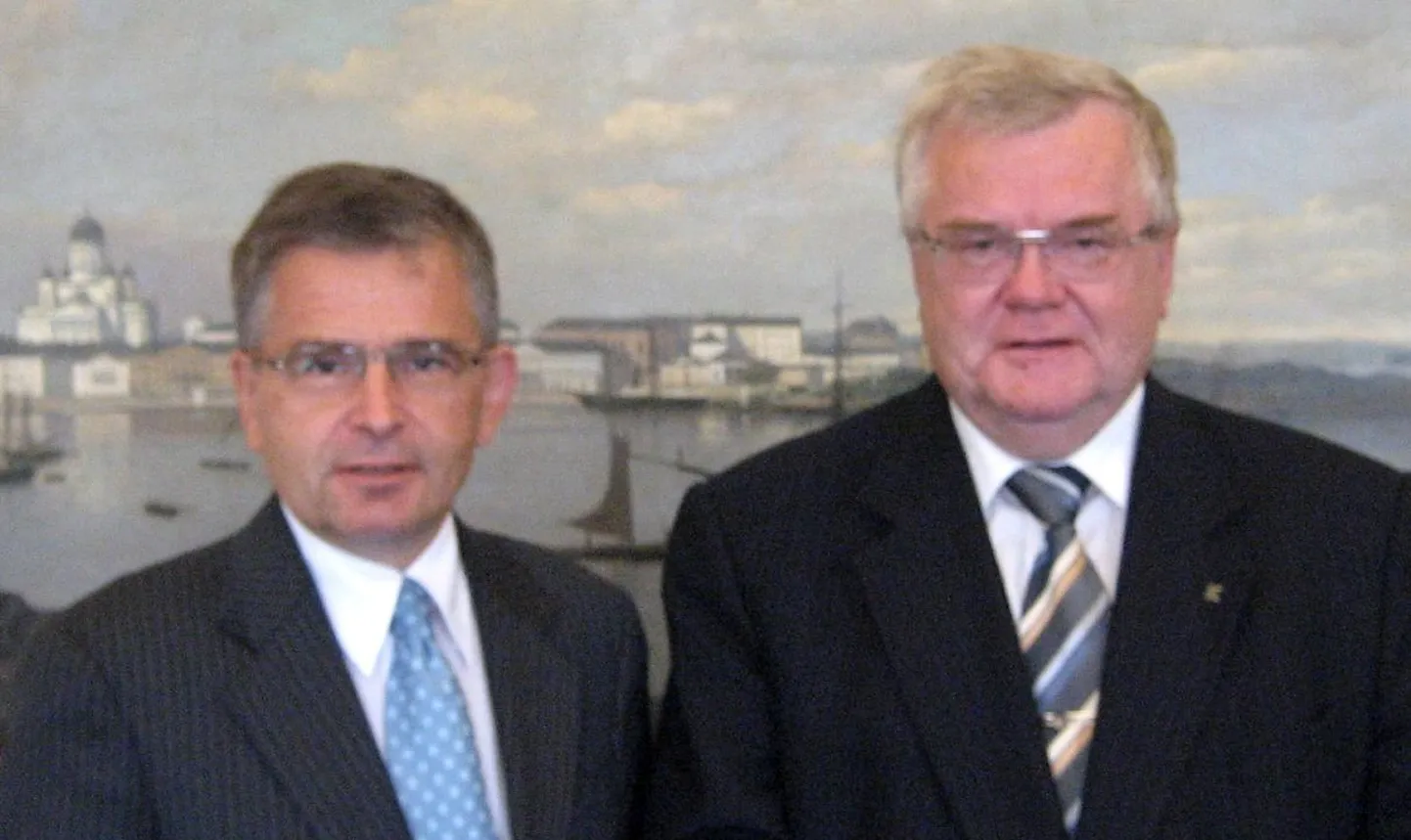 Tallinna linnapea Edgar Savisaar koos Helsingi linnapea Jussi Pajuneniga.
